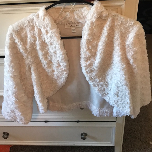 Jackets & Blazers - White faux fur short coat